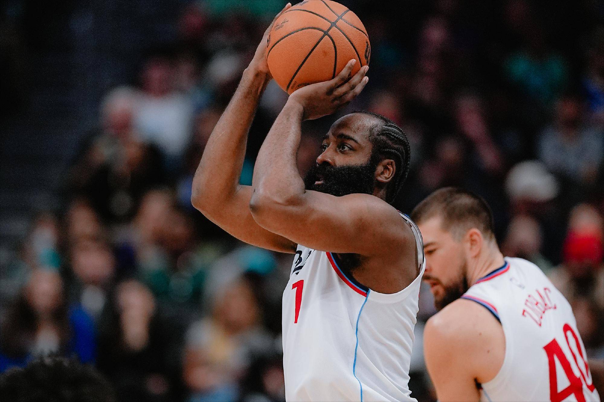 爱游戏体育-关于哈登在老鹰比赛中赛事规则更新，战术调整引发热议！的信息