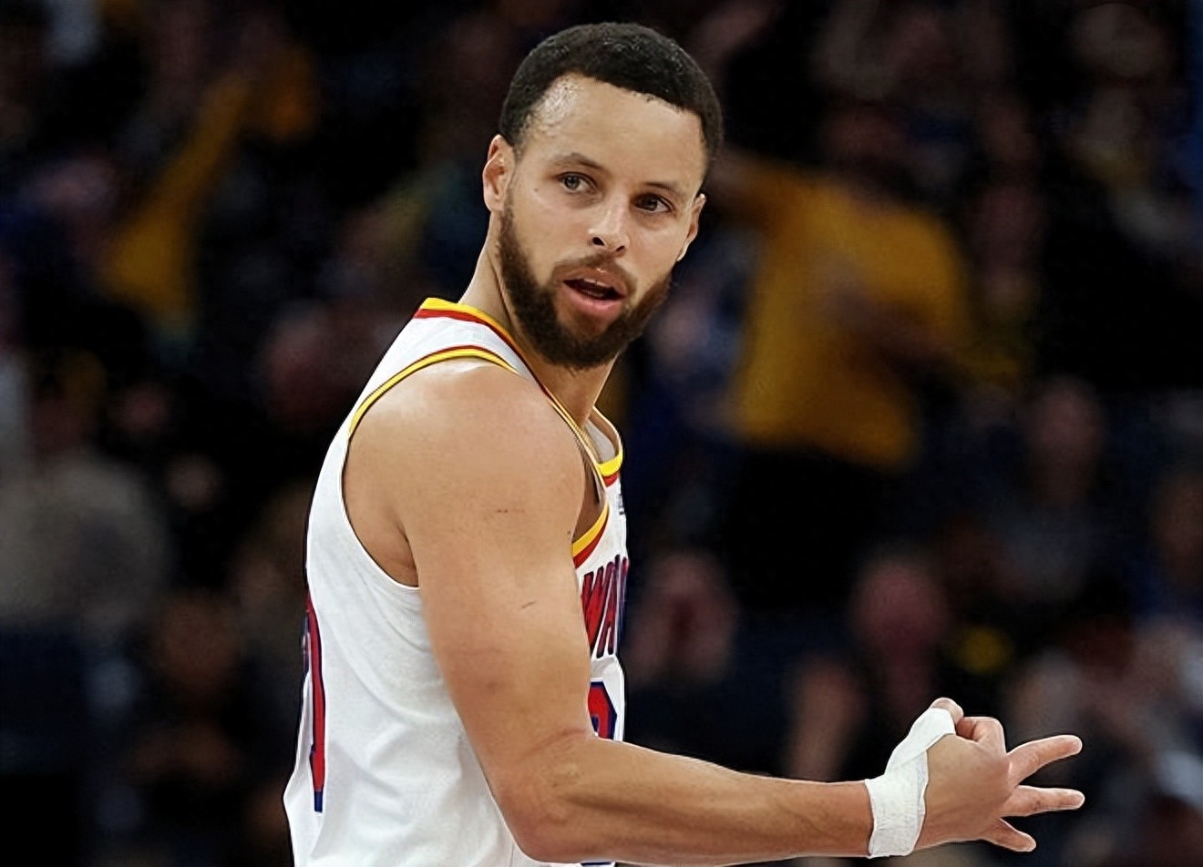 包含库里迎来二十赛季高光表现,德国队球迷沸腾!的词条 包含库里迎来二十赛季高光表现,德国队球迷沸腾!的词条